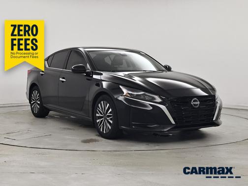 Black 2023 Nissan Altima SV