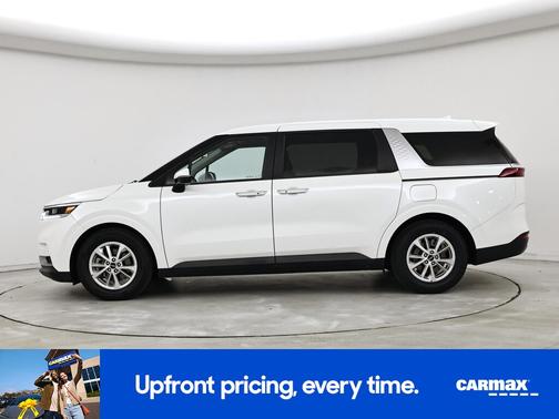 White 2022 Kia Carnival LX