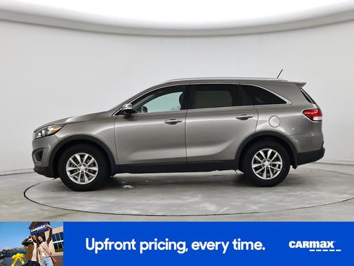 Gray 2017 Kia Sorento LX