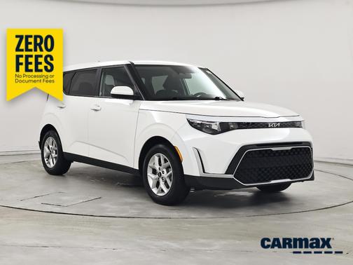White 2024 Kia Soul LX