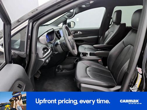 Black 2025 Chrysler Pacifica Select