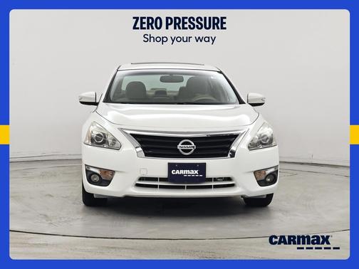 White 2015 Nissan Altima SV