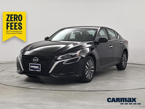 Black 2023 Nissan Altima SV