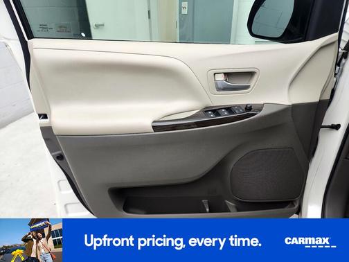 White 2016 Toyota Sienna XLE Premium
