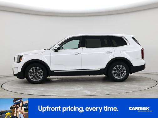 White 2023 Kia Telluride LX