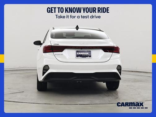 White 2024 Kia Forte LXS