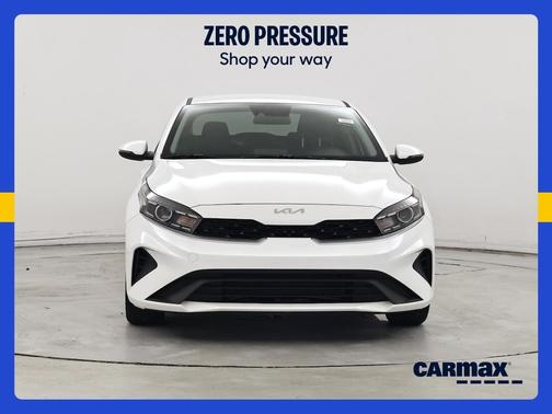 White 2024 Kia Forte LXS