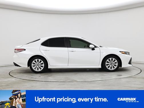 White 2018 Toyota Camry LE