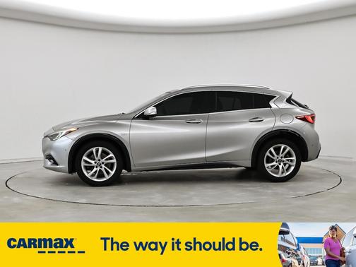 2017 INFINITI QX30 Premium