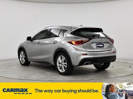 2017 INFINITI QX30 Premium