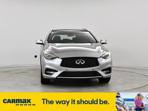 2017 INFINITI QX30 Premium