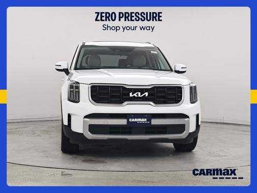 White 2025 Kia Telluride S