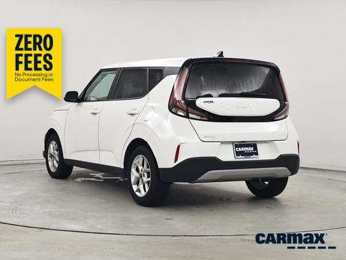 White 2023 Kia Soul LX