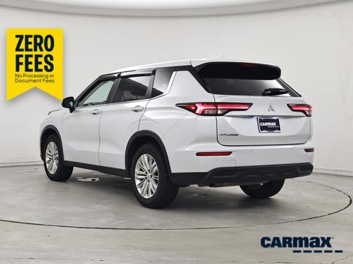 White 2024 Mitsubishi Outlander ES