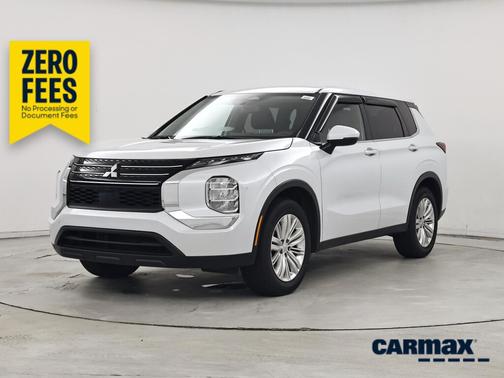 White 2024 Mitsubishi Outlander ES
