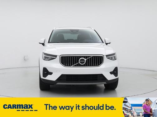2023 Volvo XC40 B5 Plus Bright Theme