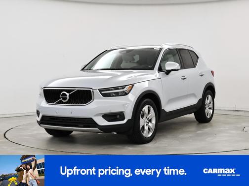 2022 Volvo XC40 T5 Momentum