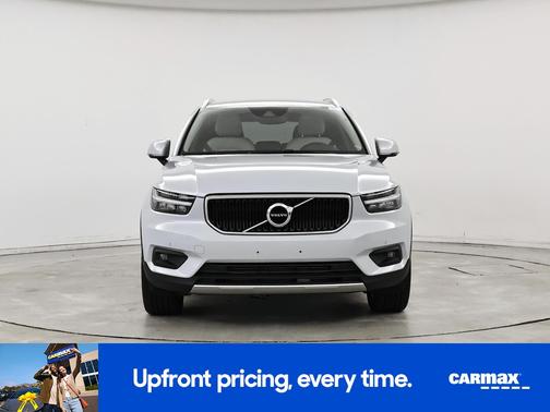 2022 Volvo XC40 T5 Momentum