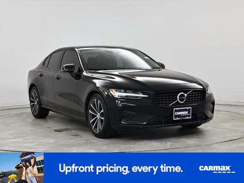 2022 Volvo S60 B5 Momentum