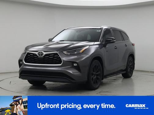 Gray 2023 Toyota Highlander XLE