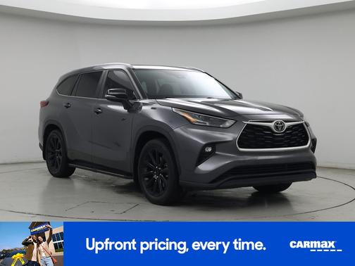 Gray 2023 Toyota Highlander XLE