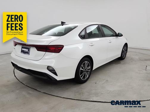 White 2023 Kia Forte LXS