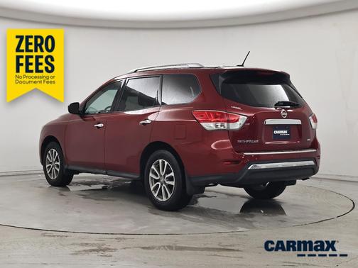 Red 2014 Nissan Pathfinder SV