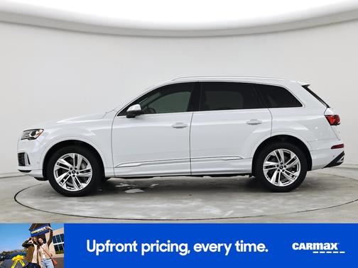 White 2021 Audi Q7 Premium