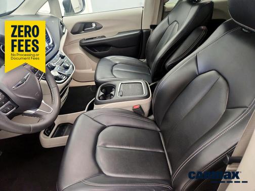 White 2023 Chrysler Pacifica Touring L