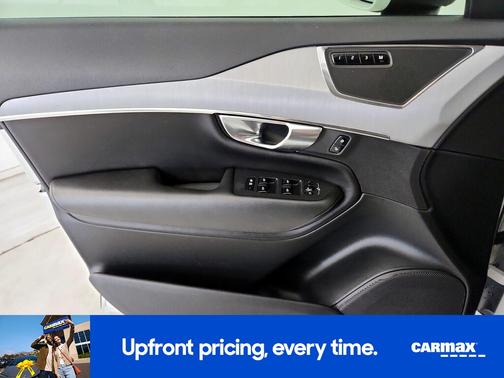 2022 Volvo XC90 T5 Momentum