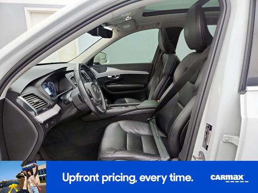 2022 Volvo XC90 T5 Momentum