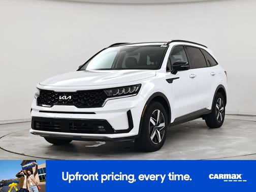 White 2022 Kia Sorento EX