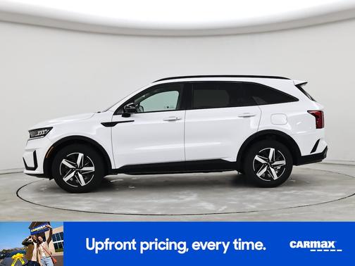 White 2022 Kia Sorento EX