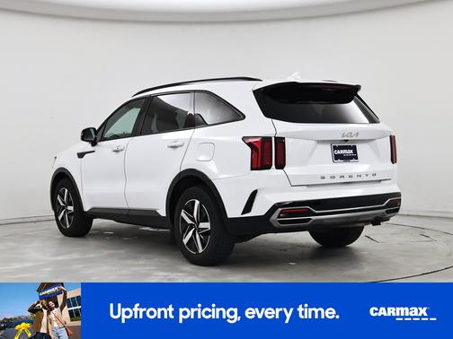 White 2022 Kia Sorento EX