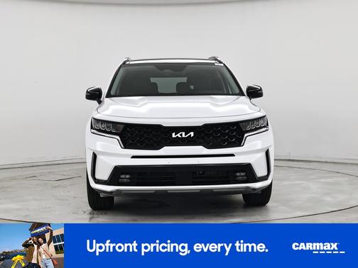 White 2022 Kia Sorento EX