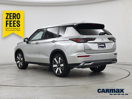Silver 2025 Mitsubishi Outlander SE