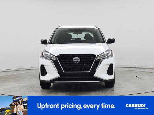White 2024 Nissan Kicks S