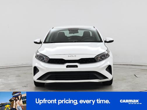 White 2023 Kia Forte LXS