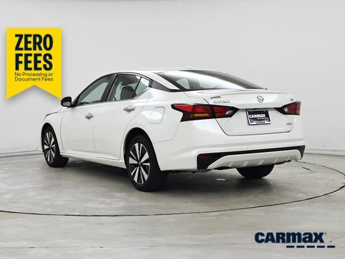 White 2022 Nissan Altima SV