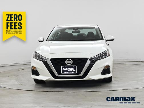 White 2022 Nissan Altima SV