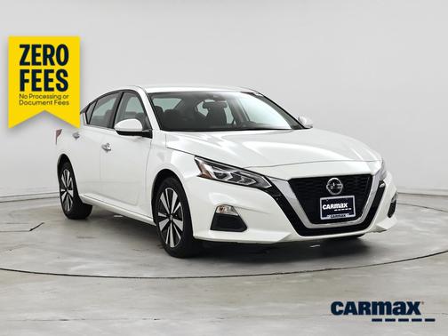 White 2022 Nissan Altima SV