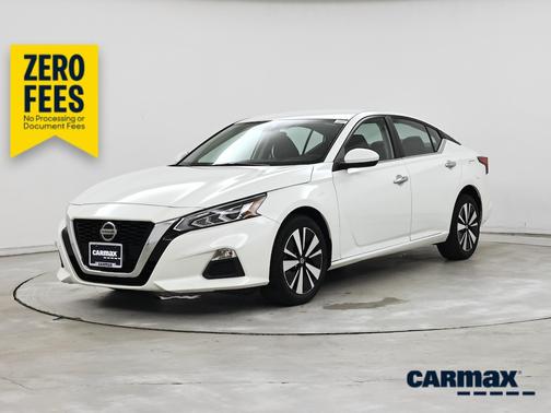 White 2022 Nissan Altima SV