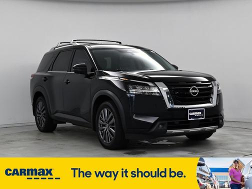 2022 Nissan Pathfinder SL