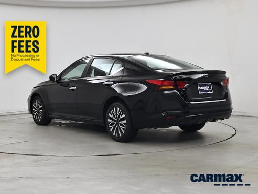 Black 2023 Nissan Altima SV