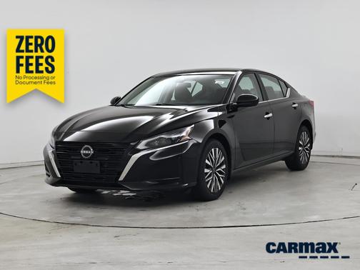 Black 2023 Nissan Altima SV