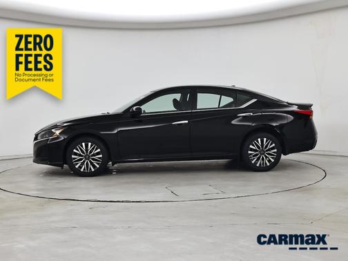 Black 2023 Nissan Altima SV