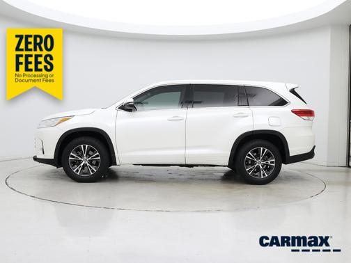 White 2018 Toyota Highlander LE