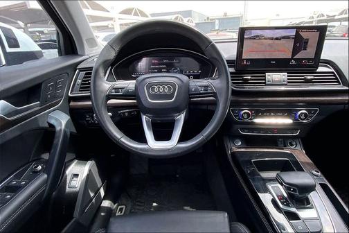 Glacier White Metallic 2023 Audi Q5 45 S line Prestige