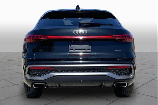 Mythos Black Metallic 2025 Audi Q5 Premium TFSI quattro S tronic