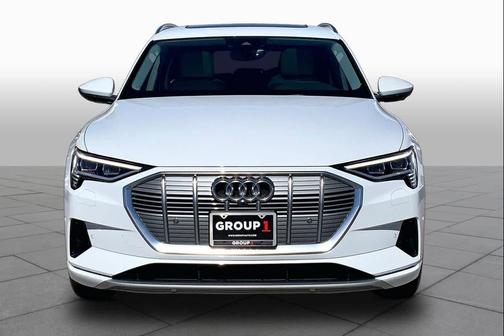 Glacier White Metallic 2022 Audi e-tron Premium Plus